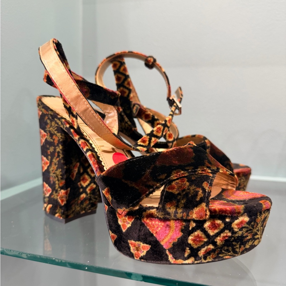 Sam Edelman Black and Pink Patterned Platform Sandals